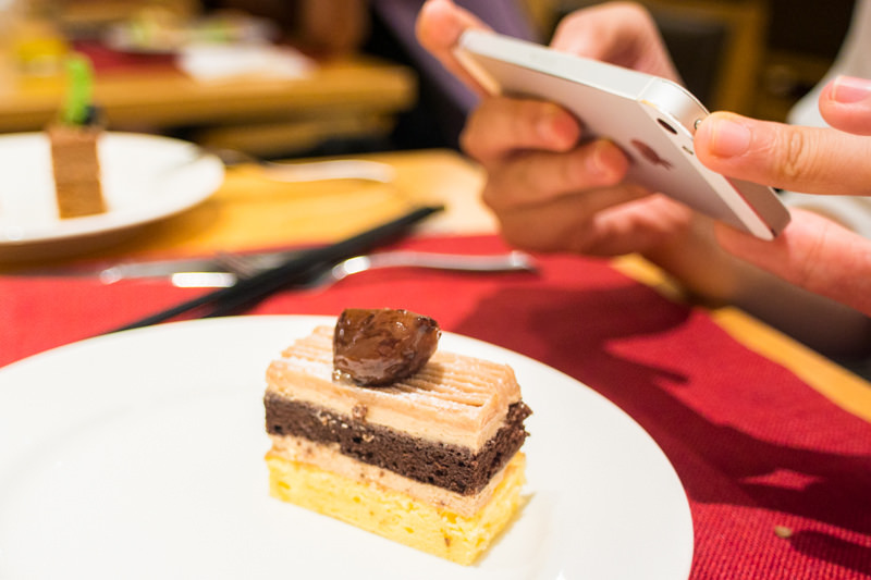 路邊攤也能變高檔餐廳！讓你輕鬆騙倒朋友的手機美食攝影五招技巧！