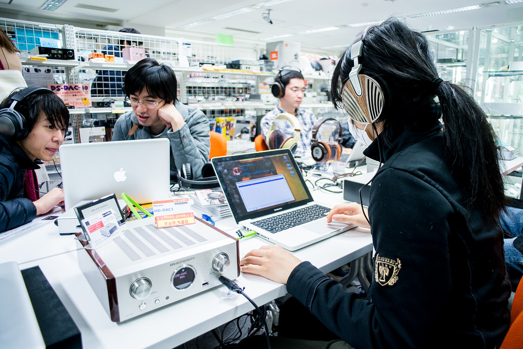 十萬耳機任你玩？耳機迷一生一定要去朝聖一次的日本「eイヤホン」耳機店一日遊記！